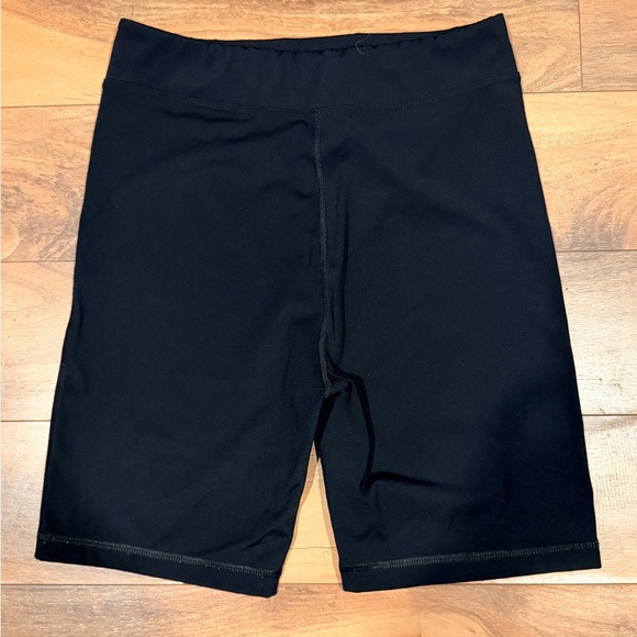 Savage x Fenty Women's Black Biker Shorts - Picture 2 of 4